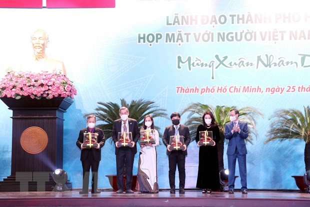 Ho Chi Minh City leaders meet overseas Vietnamese ahead Tet